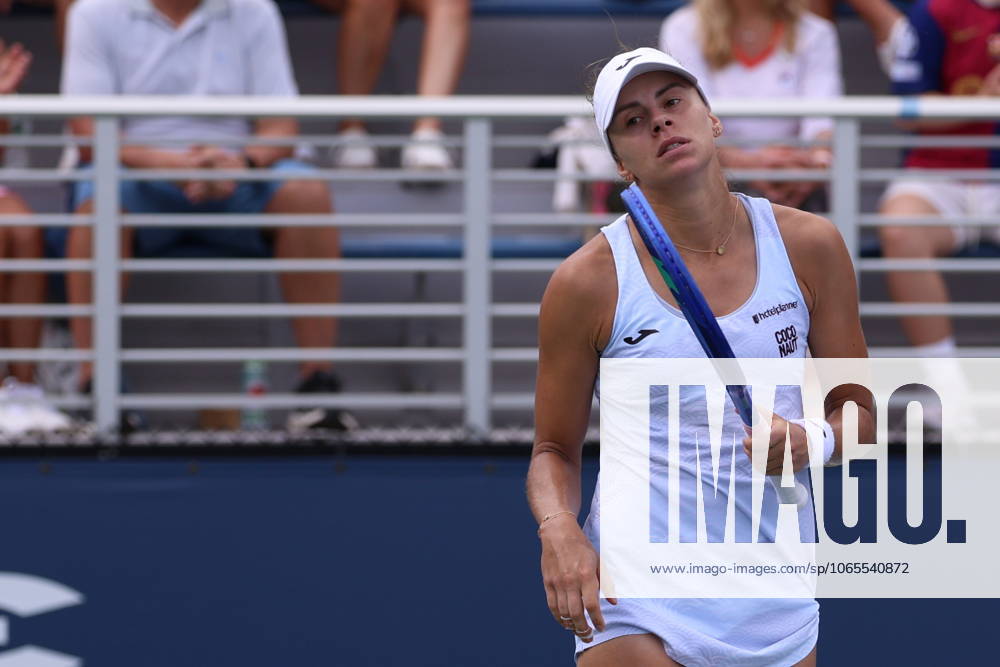 TENIS US OPEN 2025 24082025 N Z MAGDA LINETTE W TRAKCIE MECZU PIERWSZEJ RUNDY TURNIEJU WIELKIEGO SZLEMA US OPEN 2025 MARCIN CHOLEWINSKI NEWSPIX.PL TENNIS US OPEN 2025 24082025 MAGDA LINETTE DURING THE MATCH IN THE FIRST ROUND NEWSPIX.PL --- newspix.pl