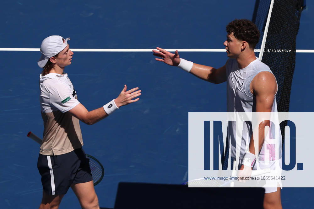 L R Ignacio Buse PER congratulates the winner Ben Shelton USA , from above, US Open Championships 2023, USTA Billie Jean King National Tennis Center, Flushing Meadows, New York, USA Ben Shelton USA , from above, US Open Championships 2023, USTA Billie Jean King National Tennis Center, Flushing Meadows, New York, USA