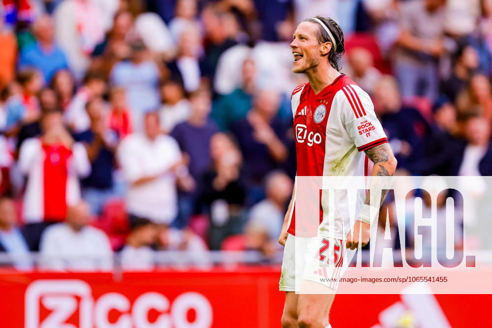 Eredivisie: AFC Ajax Amsterdam v Heracles Almelo Amsterdam - Wout Weghorst of AFC Ajax Amsterdam celebrating the 2-0 during the third round of the 2025 2026 Eredivisie season. The match is set between AFC Ajax Amsterdam and Heracles Almelo at Johan Cruijff ArenA on 24 August 2025 in Amsterdam, The Netherlands. (VK Sportphoto Raymond Smit)