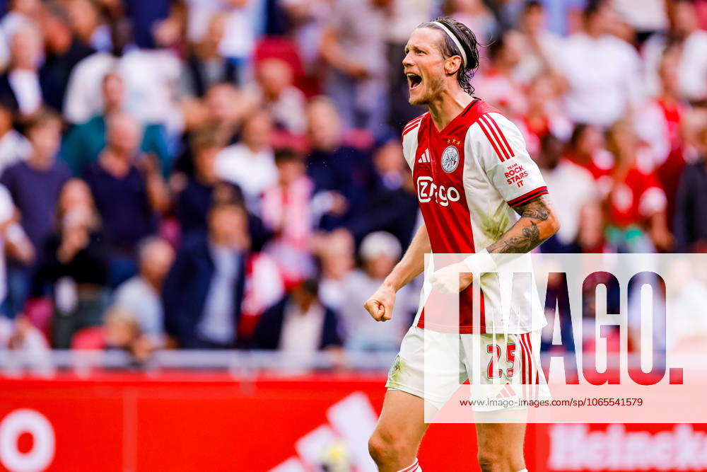 Eredivisie: AFC Ajax Amsterdam v Heracles Almelo Amsterdam - Wout Weghorst of AFC Ajax Amsterdam celebrating the 2-0 during the third round of the 2025 2026 Eredivisie season. The match is set between AFC Ajax Amsterdam and Heracles Almelo at Johan Cruijff ArenA on 24 August 2025 in Amsterdam, The Netherlands. (VK Sportphoto Raymond Smit)