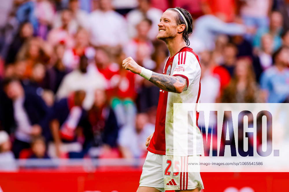 Eredivisie: AFC Ajax Amsterdam v Heracles Almelo Amsterdam - Wout Weghorst of AFC Ajax Amsterdam celebrating the 2-0 during the third round of the 2025 2026 Eredivisie season. The match is set between AFC Ajax Amsterdam and Heracles Almelo at Johan Cruijff ArenA on 24 August 2025 in Amsterdam, The Netherlands. (VK Sportphoto Raymond Smit)