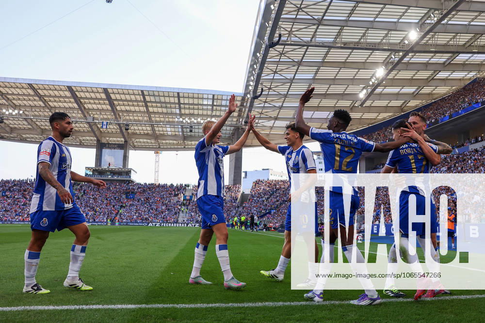 Portugal, Porto, 2025 08 24 3 Matchday Liga Portugal Betclic, FC Porto Casa Pia AC v l , Alan Varela FC Porto , Gabri Veiga FC Porto , Victor Froholdt FC Porto , Zaidu Sanusi FC Porto , Borja Sainz FC Porto , Luuk de Jong FC Porto Goal celebration, celebrate the goal
