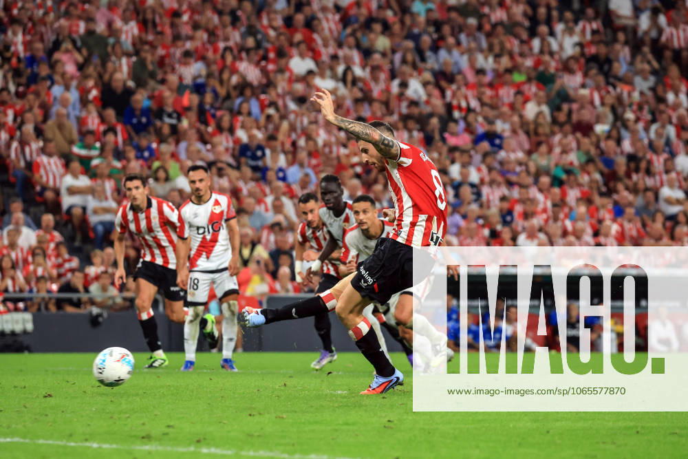 Spain - LaLiga EA sports - Athletic Club vs Rayo Vallecano - 25 08 2025 SPAIN, BILBAO, AUGUST 25. Oihan Sancet of Athletic Club shoots to score a penalty kick during the LaLiga EA Sports football match between Athletic Club and Rayo Vallecano, on August 25, 2025 at Estadio de San Mames in Bilbao, Spain. Photo by Manuel Blondeau AOP.Press Bilbao Estadio de San Mames Basque Country Spain