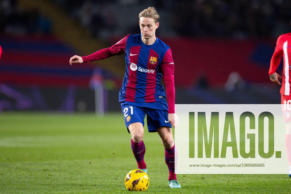 FC Barcelona, Barca v Atletico de Madrid: LaLiga BARCELONA, SPAIN - DEC 3: Frenkie de Jong of FC Barcelona in action during the Spanish La Liga league football match between FC Barcelona vs Atletico de Madrid at the Lluis Companys stadium in Barcelona, Spain on December 3, 2023. Catalonia Spain. Editorial use only. Please get in touch for any other usage.