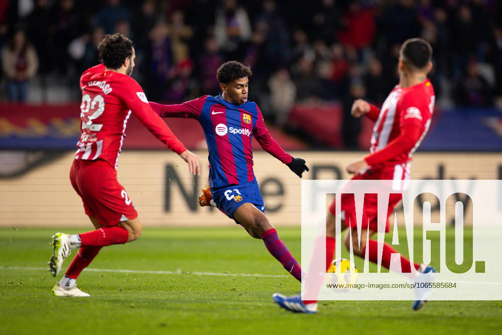 FC Barcelona, Barca v Atletico de Madrid: LaLiga BARCELONA, SPAIN - DEC 3: Lamine Yamal of FC Barcelona in action during the Spanish La Liga league football match between FC Barcelona vs Atletico de Madrid at the Lluis Companys stadium in Barcelona, Spain on December 3, 2023. Catalonia Spain. Editorial use only. Please get in touch for any other usage.