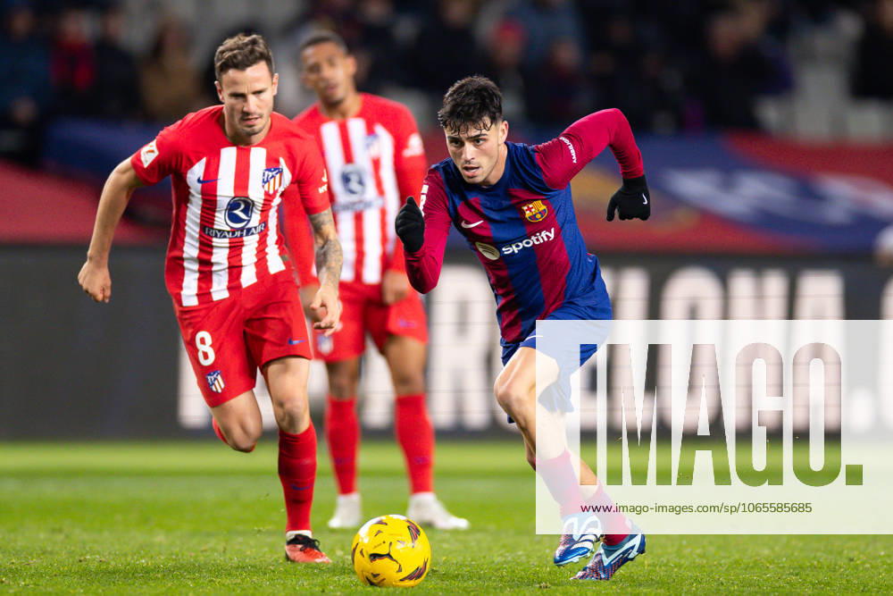 FC Barcelona, Barca v Atletico de Madrid: LaLiga BARCELONA, SPAIN - DEC 3: Pedri of FC Barcelona (R) in action during the Spanish La Liga league football match between FC Barcelona vs Atletico de Madrid at the Lluis Companys stadium in Barcelona, Spain on December 3, 2023. Catalonia Spain. Editorial use only. Please get in touch for any other usage.