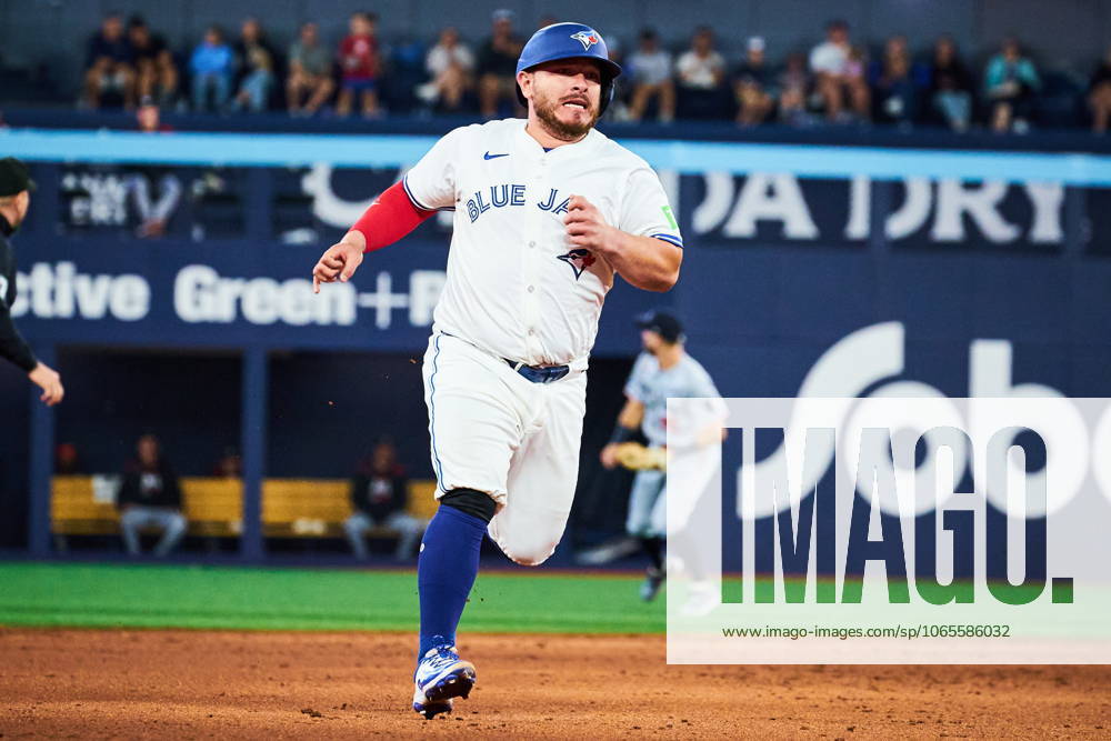 Toronto Blue Jays catcher Alejandro Kirk rounds the bases as he scores on a RBI double by Toronto Blue Jays outfielder Nathan Lukes (38) during sixth inning MLB, Baseball Herren, USA baseball action in Toronto, on Monday, Aug. 25, 2025. Canada News - August 25, 2025 - ZUMAc35_ 20250825_zaf_c35_072
