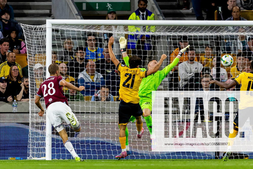 Wolverhampton Wanderers v West Ham United EFL Cup 26 08 2025. GOAL scores 1-1 West Ham United midfielder Tomas Soucek (28) scores from header during the EFL Cup match between Wolverhampton Wanderers and West Ham United at Molineux, Wolverhampton, England on 26 August 2025. Wolverhampton Molineux West Midlands England Editorial use only DataCo restrictions apply See www.football-dataco.com ,