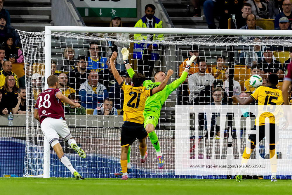 Wolverhampton Wanderers v West Ham United EFL Cup 26 08 2025. GOAL scores 1-1 West Ham United midfielder Tomas Soucek (28) scores from header during the EFL Cup match between Wolverhampton Wanderers and West Ham United at Molineux, Wolverhampton, England on 26 August 2025. Wolverhampton Molineux West Midlands England Editorial use only DataCo restrictions apply See www.football-dataco.com ,