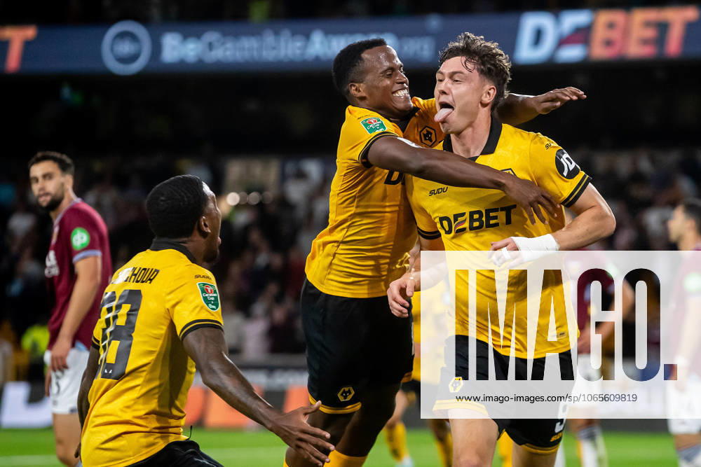 Wolverhampton Wanderers v West Ham United EFL Cup 26 08 2025. GOAL scores 3-2 Wolverhampton Wanderers forward Jorgen Strand Larsen (9) scores and celebrates during the EFL Cup match between Wolverhampton Wanderers and West Ham United at Molineux, Wolverhampton, England on 26 August 2025. Wolverhampton Molineux West Midlands England Editorial use only DataCo restrictions apply See www.football-dataco.com ,