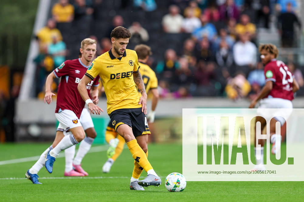 Wolverhampton Wanderers v West Ham United - Carabao Cup Second Round Santiago Bueno of Wolverhampton Wanderers plays the ball back during the Carabao Cup match between Wolverhampton Wanderers and West Ham United at Molineux in Wolverhampton, United Kingdom, on August 26, 2025. Wolverhampton West Midlands United Kingdom