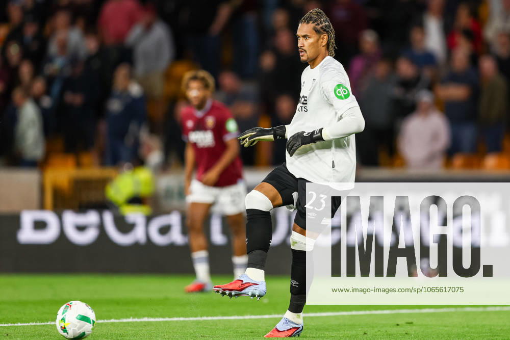 Wolverhampton Wanderers v West Ham United - Carabao Cup Second Round Alphonse Areola of West Ham plays during the Carabao Cup match between Wolverhampton Wanderers and West Ham United at Molineux in Wolverhampton, United Kingdom, on August 26, 2025. Wolverhampton West Midlands United Kingdom