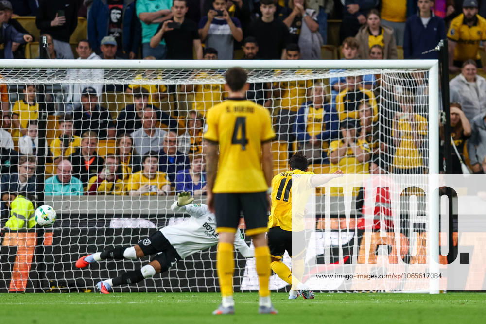 Wolverhampton Wanderers v West Ham United - Carabao Cup Second Round Wolverhampton Wanderers Hwang Hee-Chan takes the penalty during the Carabao Cup match between Wolverhampton Wanderers and West Ham United at Molineux in Wolverhampton, United Kingdom, on August 26, 2025. Wolverhampton West Midlands United Kingdom