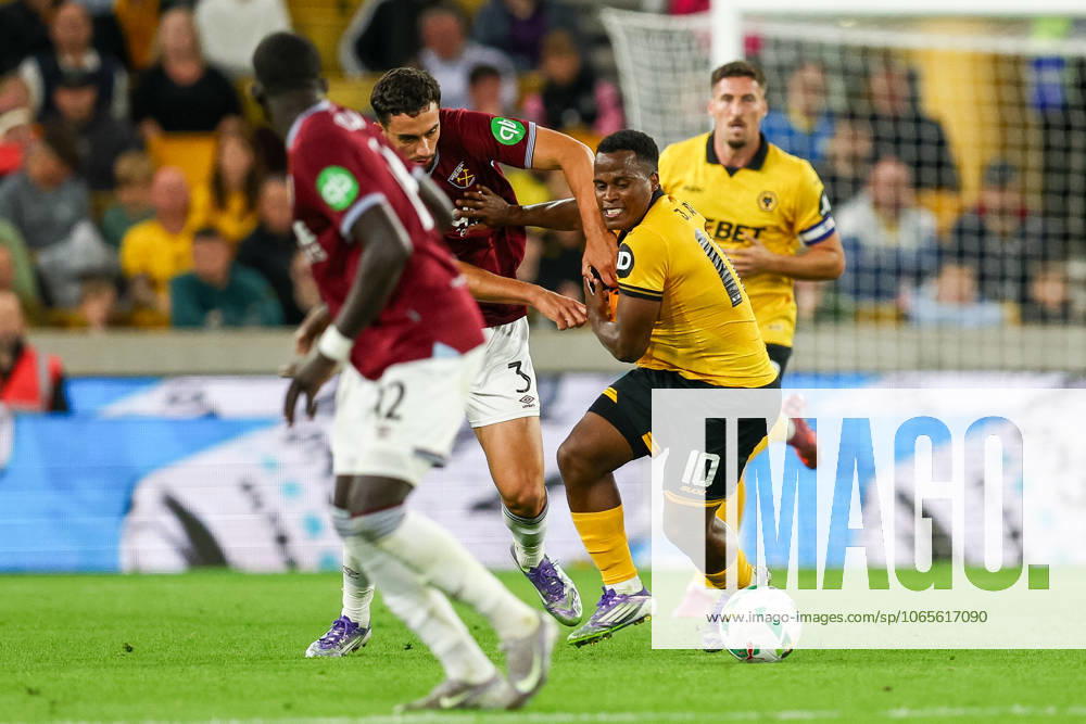 Wolverhampton Wanderers v West Ham United - Carabao Cup Second Round Max Kilman of West Ham and Jhon Arias of Wolverhampton Wanderers battle for possession during the Carabao Cup match between Wolverhampton Wanderers and West Ham United at Molineux in Wolverhampton, United Kingdom, on August 26, 2025. Wolverhampton West Midlands United Kingdom