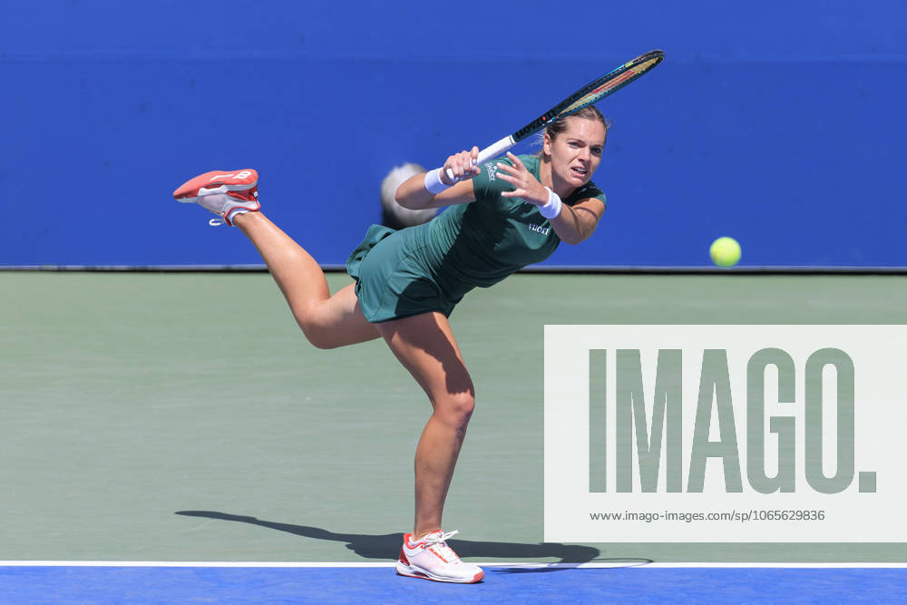 Caty McNally hits a double backhand return during a match against Emma Navarro on Day 4 of the 2025 US Open at USTA Billie Jean King National Tennis Center on Wednesday August 27, 2025 in the Flushing neighborhood of the Queens borough of New York City. JAVIER ROJAS PI Flushing Meadows USA - ZUMAp124 20250827_zaa_p124_026
