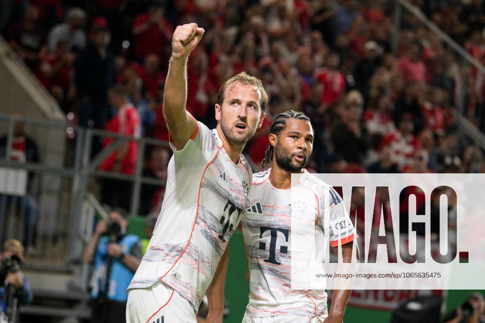 Soccer, DFB Cup, 20250827, SV Wehen Wiesbaden FC Bayern Munich In the picture Goal 2 3 v l Goalscorer Harry KANE Bayern, 9 , Serge GNABRY Bayern, 7 Wiesbaden Brita Arena Hessen Germany