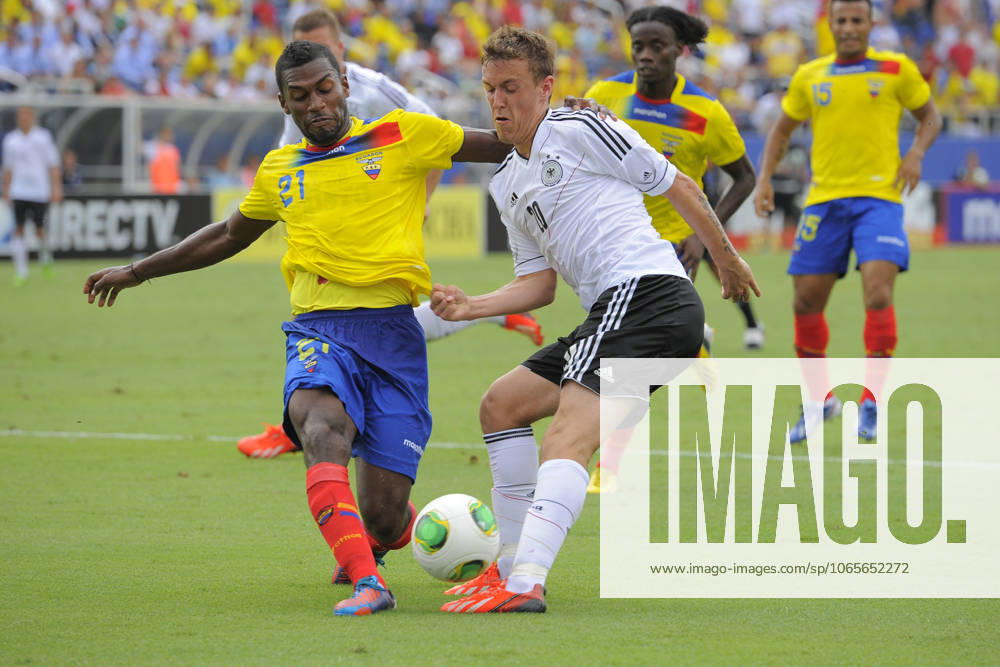 Boca Raton, FL, United States - Germany forward Max Kruse (20) and Ecuador s Gabriel Achilier go for a ball during an International Friendly, Länderspiel, Nationalmannschaft at FAU Stadium in Boca Raton, Florida on May 29, 2013. Germany won 4-2...ZUMA PRESS Scott A. Miller