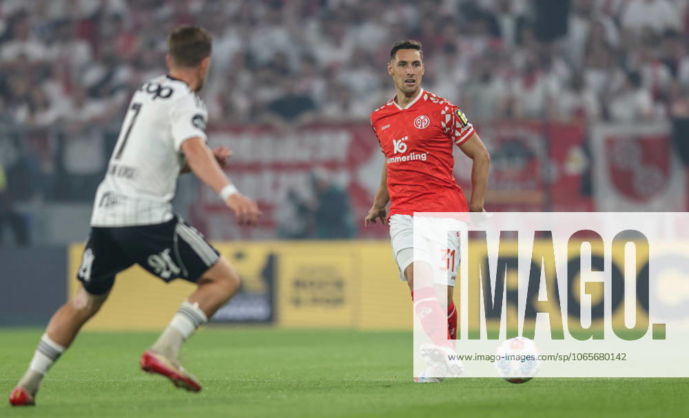 DEU, Mainz, FSV Mainz 05 vs Rosenborg Trondheim, Conference League, UEFA, MEWA Arena, Qualification, in the picture f l n r Simen Nordli Rosenborg BK 7 , Dominik Kohr Mainz 05 31 DFB DFL REGULATIONS PROHIBIT ANY USE OF PHOTOGRAPHS AS IMAGE SEQUENCES AND OR QUASI VIDEO, 28 08 2025,