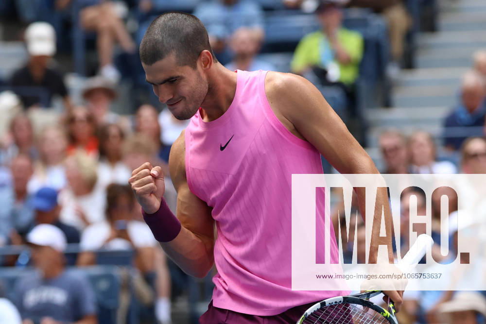 CARLOS ALCARAZ of Spain during the match against L. Darderi of Italy in the third round of US Open 2025 at the USTA Billie Jean King National Tennis Center. Queens, New York City. Alcaraz won 6:2,6:4, 6:0. New York City USA - ZUMAc278 20250829_zsp_c278_010