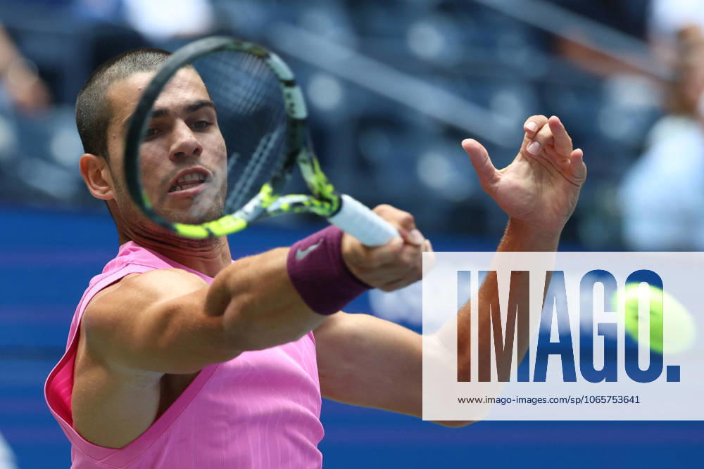 CARLOS ALCARAZ of Spain during the match against L. Darderi of Italy in the third round of US Open 2025 at the USTA Billie Jean King National Tennis Center. Queens, New York City. Alcaraz won 6:2,6:4, 6:0. New York City USA - ZUMAc278 20250829_zsp_c278_014