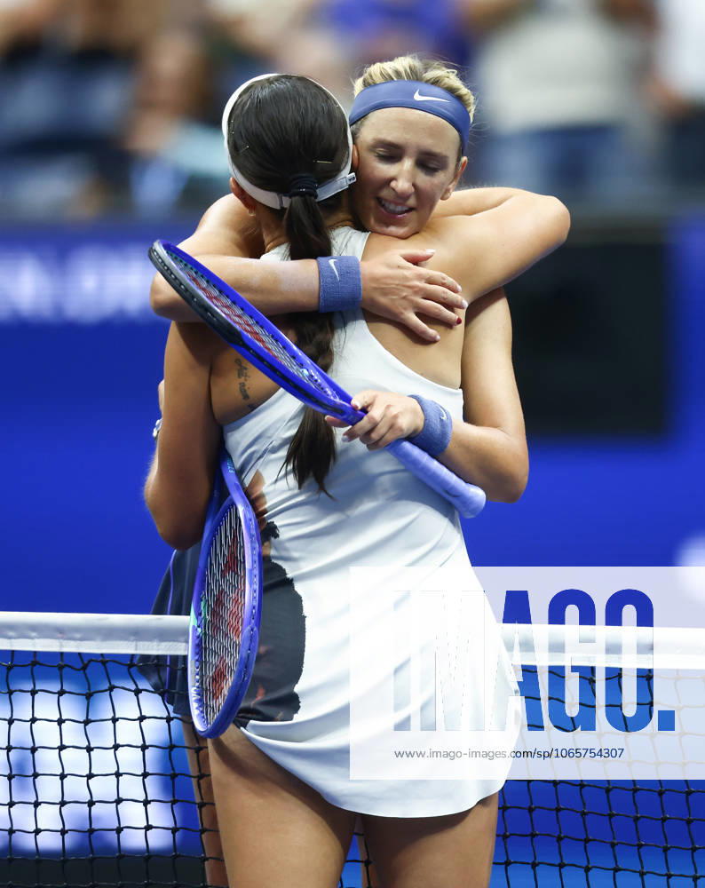2025 US Open Tennis Championships, Day six, Billy Jean-King Tennis Centre, Flushing Meadows, New York, USA, 29 08 2025 Victoria Azarenka hugs Jessica Pegula (USA) following the Americans win in straight sets in the 2025 US Open at Flushing Meadows New York Billy Jean King Tennis Centre, Flushing Meadows New York USA