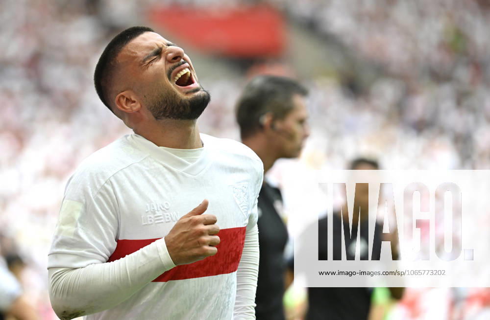 Deniz Undav VfB Stuttgart 26 injured Injury must leave the pitch disappointed Gesture Gesture VfB Stuttgart vs Borussia Moenchengladbach BMG 30 08 2025 DFL REGULATIONS PROHIBIT ANY USE OF PHOTOGRAPHS AS IMAGE SEQUENCES AND OR QUASI VIDEO VfB Stuttgart vs Borussia Moenchengladbach BMG