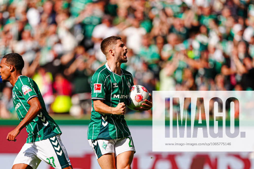 Goal celebration after goal to 1 2 by penalty kick Romano Schmid SV Werder Bremen, 20 GER, SV Werder Bremen vs Bayer 04 Leverkusen, Football, Bundesliga, Matchday 2, Season 2025 2026, 30 08 2025 DFL REGULATIONS PROHIBIT ANY USE OF PHOTOGRAPHS AS IMAGE SEQUENCES AND OR QUASI VIDEO GER, SV Werder Bremen vs Bayer 04 Leverkusen, Football, Bundesliga, Matchday 2, Season 2025 2026, 30 08 2025 Bremen