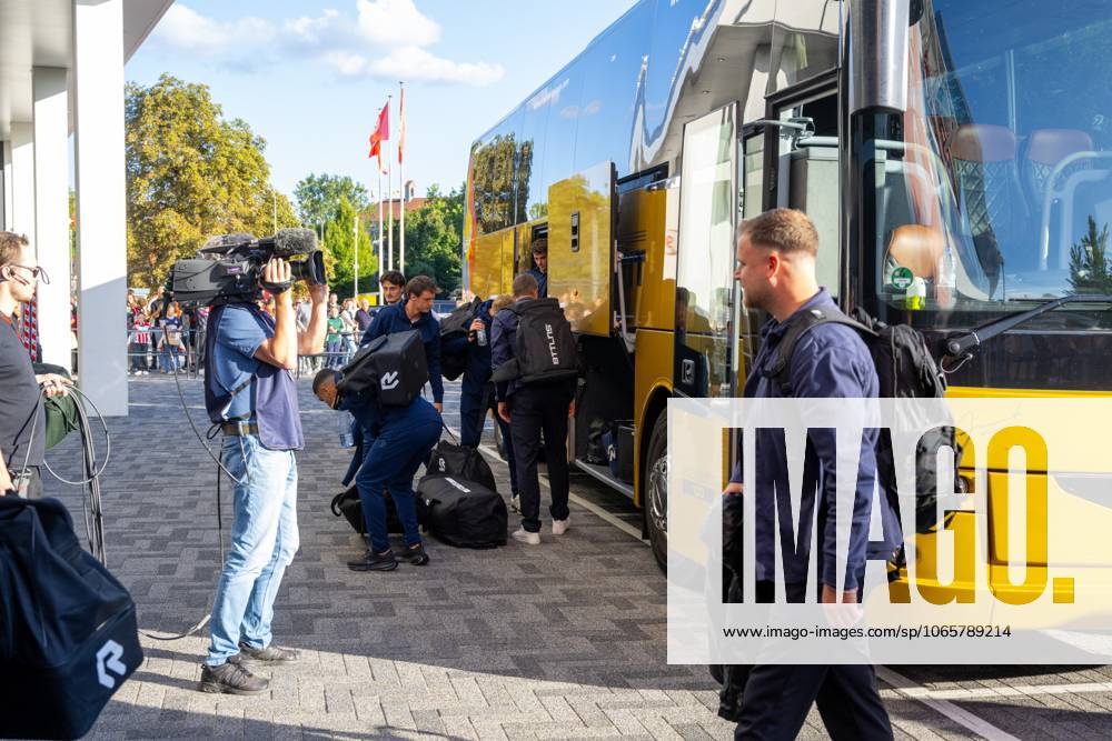 , Philips Stadium , season 2025 2026 , Dutch Eredivisie football , match between PSV and Telstar , picture shows arrival of Telstar team PSV - Telstar x30747226x