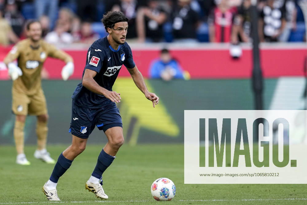 Leon Avdullahu Hoffenheim, 7 , on the ball, cropped, full body, single image, single photo, action, action, 30 08 2025, Sinsheim Germany , Football, Bundesliga, TSG 1899 Hoffenheim Eintracht Frankfurt, DFB DFL REGULATIONS PROHIBIT ANY USE OF PHOTOGRAPHS AS IMAGE SEQUENCES AND OR QUASI VIDEO