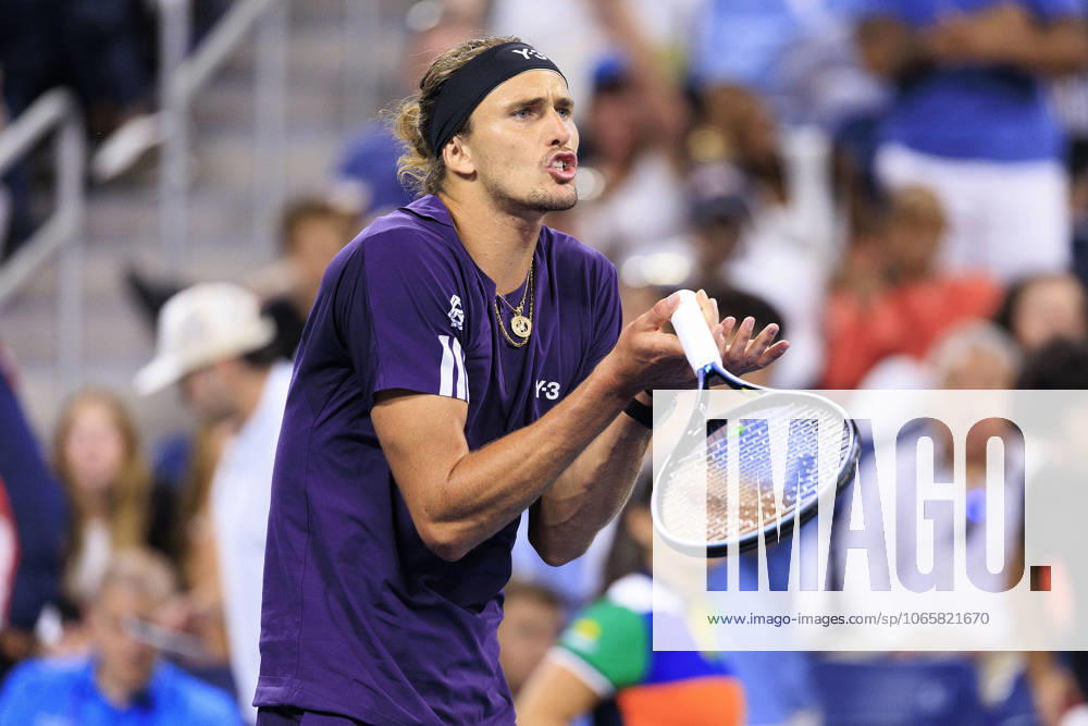 Alexander Zverev talks with his team after losing a game during a match against Felix Auger-Aliassime on Day 7 of the 2025 US Open at USTA Billie Jean King National Tennis Center on Saturday August 30, 2025 in the Flushing neighborhood of the Queens borough of New York City. JAVIER ROJAS PI Flushing Meadows USA - ZUMAp124 20250830_zaa_p124_185