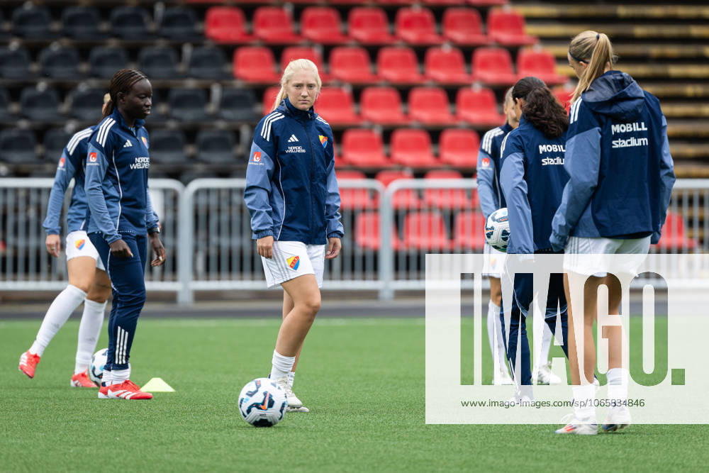 Djurgardens Elsa Cleve during the warm-up before the football match in Damallsvenskan between Brommapojkarna and Djurgarden on August 31, 2025 in Stockholm