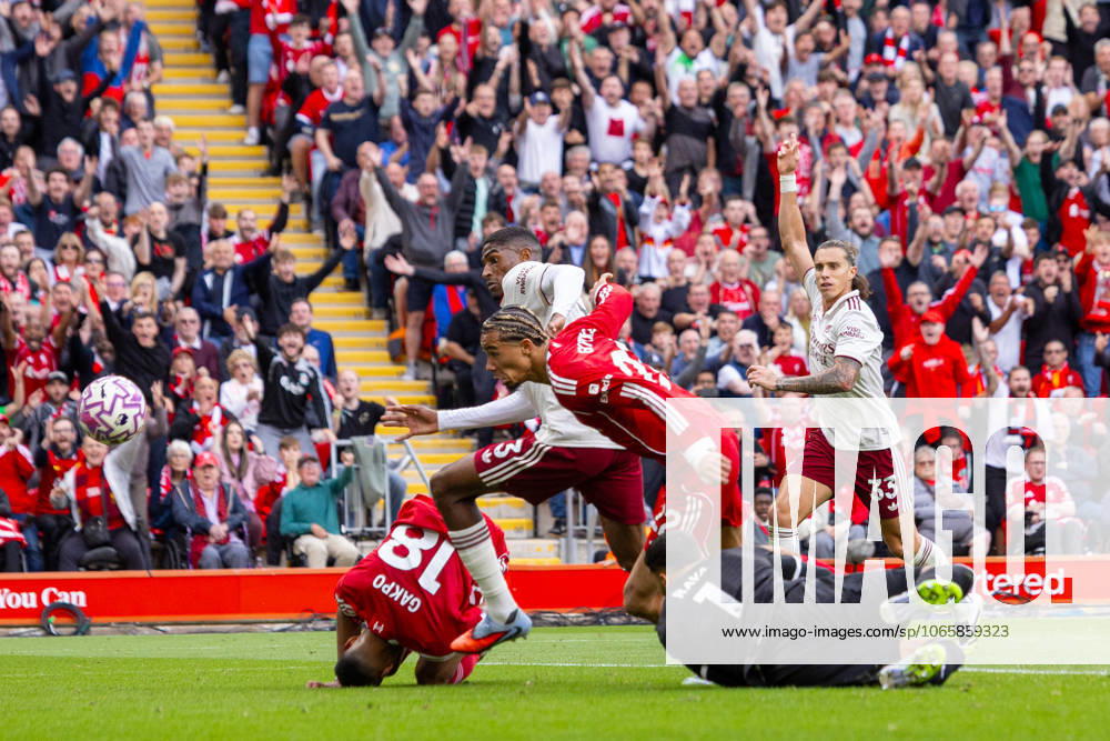 Football - FA Premier League - Liverpool FC v Arsenal FC LIVERPOOL, ENGLAND - Sunday, August 31, 2025: Liverpool s Hugo Ekitike shoots however it was ruled offsides during the FA Premier League match between Liverpool FC and Arsenal FC at Anfield. (Photo by David Rawcliffe Propaganda) LIVERPOOL Anfield MERSEYSIDE ENGLAND