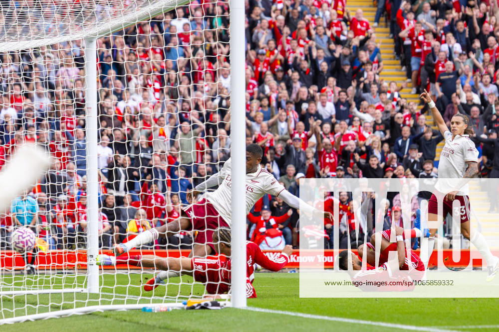 Football - FA Premier League - Liverpool FC v Arsenal FC LIVERPOOL, ENGLAND - Sunday, August 31, 2025: Liverpool s Hugo Ekitike shoots however it was ruled offsides during the FA Premier League match between Liverpool FC and Arsenal FC at Anfield. (Photo by David Rawcliffe Propaganda) LIVERPOOL Anfield MERSEYSIDE ENGLAND
