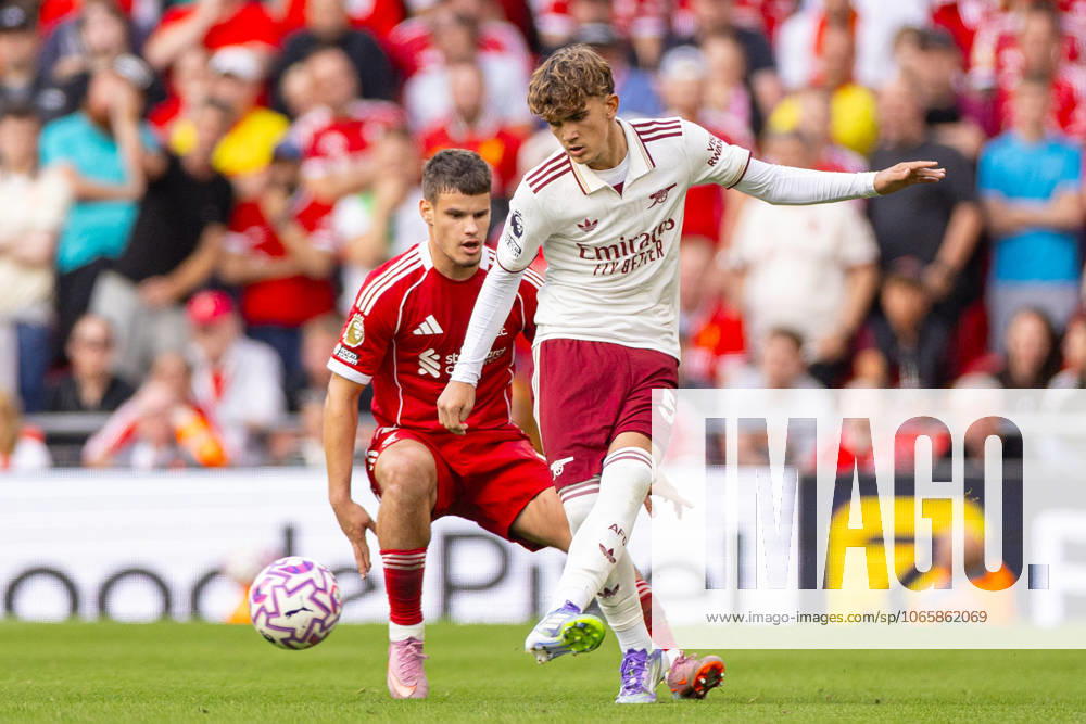 Football - FA Premier League - Liverpool FC v Arsenal FC LIVERPOOL, ENGLAND - Sunday, August 31, 2025: Liverpool s Milos Kerkez is challenging Arsenal s Max Dowman during the FA Premier League match between Liverpool FC and Arsenal FC at Anfield. (Photo by David Rawcliffe Propaganda) LIVERPOOL Anfield MERSEYSIDE ENGLAND
