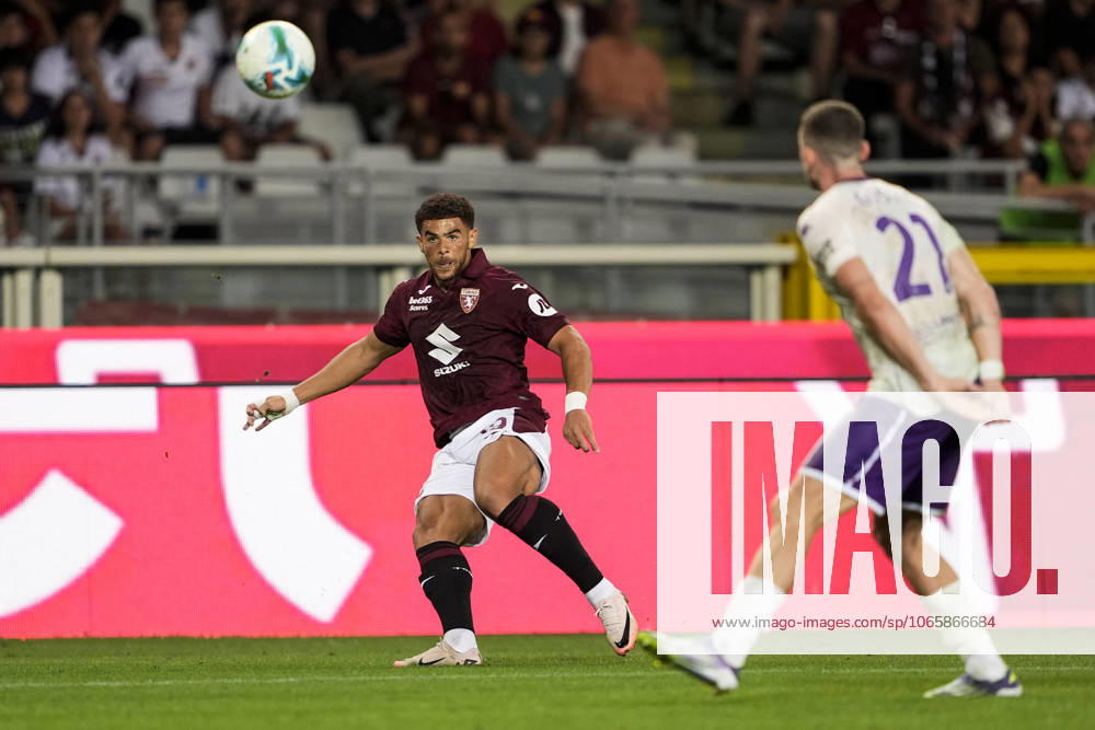 TorinoÕs Giovanni Simeone during the Serie A soccer match between Torino Fc and Fiorentina at the Stadio Olimpico Grande Torino in Turin, north west Italy - August 31, 2025. - Soccer