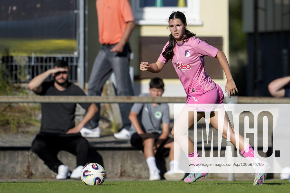 Victoria Säring TSG II, 27 , on the ball, cropped, full body, single image, single photo, action, action, 31 08 2025, St Leon Rot Germany , Soccer, Women, Regionalliga Süd, TSG 1899 Hoffenheim U20 SpVgg Greuther Fürth, 31 08 2025, St Leon Rot Germany , Soccer, Women, Regionalliga Süd, TSG 1899 Hoffenheim U20 SpVgg Greuther Fürth, DFB DFL REGULATIONS PROHIBIT ANY USE OF PHOTOGRAPHS AS IMAGE SEQUENCES AND OR QUASI VIDEO