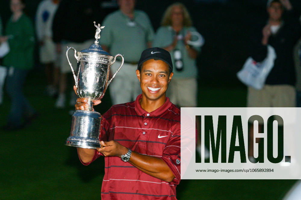 2002 U.S. Open Championship Tiger Woods with the US Open trophy after winning putting Sergio Garcia into runner up the 18th green final day 020616 Bethpage State Park (Black Course) G.C., Farmingdale, Long Island, New York The 2002 U.S. Open Championship was held at Bethpage Black in Farmingdale, New York, from June 13 16, 2002. This tournament was historic as it was the first U.S. Open ever played on a public golf course, making it a special event for everyday golfers.
