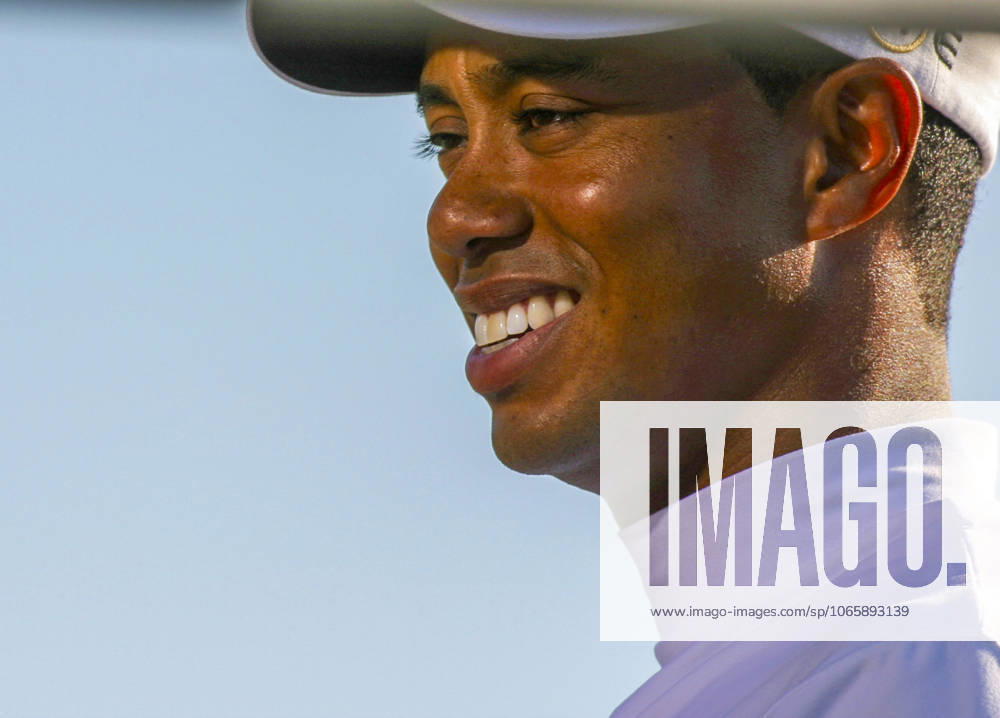 The 2005 Open Championship Tiger Woods THE OPEN CHAMPIONSHIP 2005 050714 ST. ANDREWS, SCOTLAND PHOTO MARK NEWCOMBE visionsingolf.com The 2005 Open Championship was held from July 14 to July 17, 2005, at the Old Course at St Andrews, Scotland. portrait face happy and smiling close up