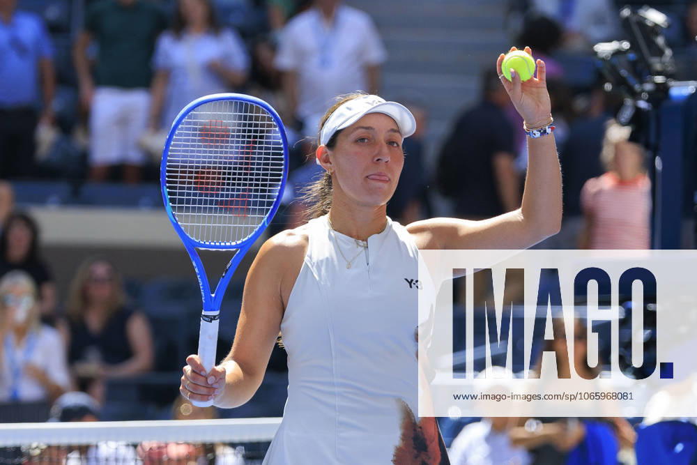 Jessica Pegula hits autographed tennis balls to the fans after defeating Barbora Krejcikova on Day 10 of the 2025 US Open at USTA Billie Jean King National Tennis Center on Tuesday September 2, 2025 in the Flushing neighborhood of the Queens borough of New York City. JAVIER ROJAS PI Flushing Meadows USA - ZUMAp124 20250902_zaa_p124_010