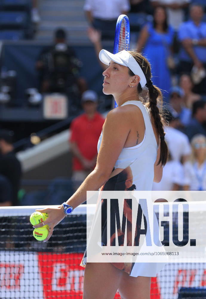 Jessica Pegula hits autographed tennis balls to the fans after defeating Barbora Krejcikova on Day 10 of the 2025 US Open at USTA Billie Jean King National Tennis Center on Tuesday September 2, 2025 in the Flushing neighborhood of the Queens borough of New York City. JAVIER ROJAS PI Flushing Meadows USA - ZUMAp124 20250902_zaa_p124_009