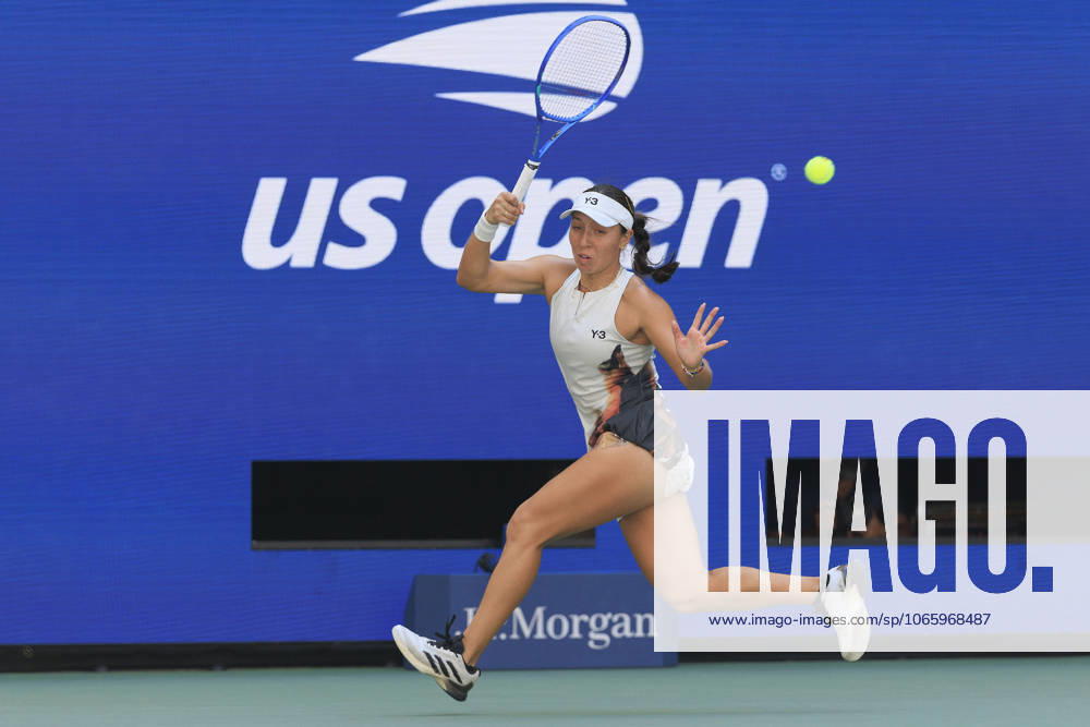 Jessica Pegula hits a running forehand during a match against Barbora Krejcikova on Day 10 of the 2025 US Open at USTA Billie Jean King National Tennis Center on Tuesday September 2, 2025 in the Flushing neighborhood of the Queens borough of New York City. JAVIER ROJAS PI Flushing Meadows USA - ZUMAp124 20250902_zaa_p124_018