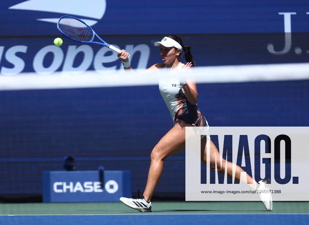 2025 US Open Tennis Championships, Day Ten, Billy Jean-King Tennis Centre, Flushing Meadows, New York, USA, 02 09 2025 Jessica Pegula (USA) in action during her Quarter Final match against Barbora Krejcikova (CZE) in the 2025 US Open at Flushing Meadows New York Billy Jean King Tennis Centre, Flushing Meadows New York USA