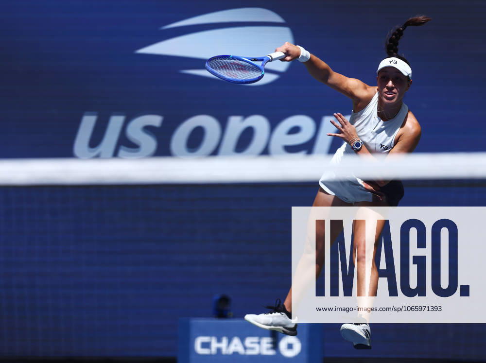 2025 US Open Tennis Championships, Day Ten, Billy Jean-King Tennis Centre, Flushing Meadows, New York, USA, 02 09 2025 Jessica Pegula (USA) serves during her Quarter Final match against Barbora Krejcikova (CZE) in the 2025 US Open at Flushing Meadows New York Billy Jean King Tennis Centre, Flushing Meadows New York USA