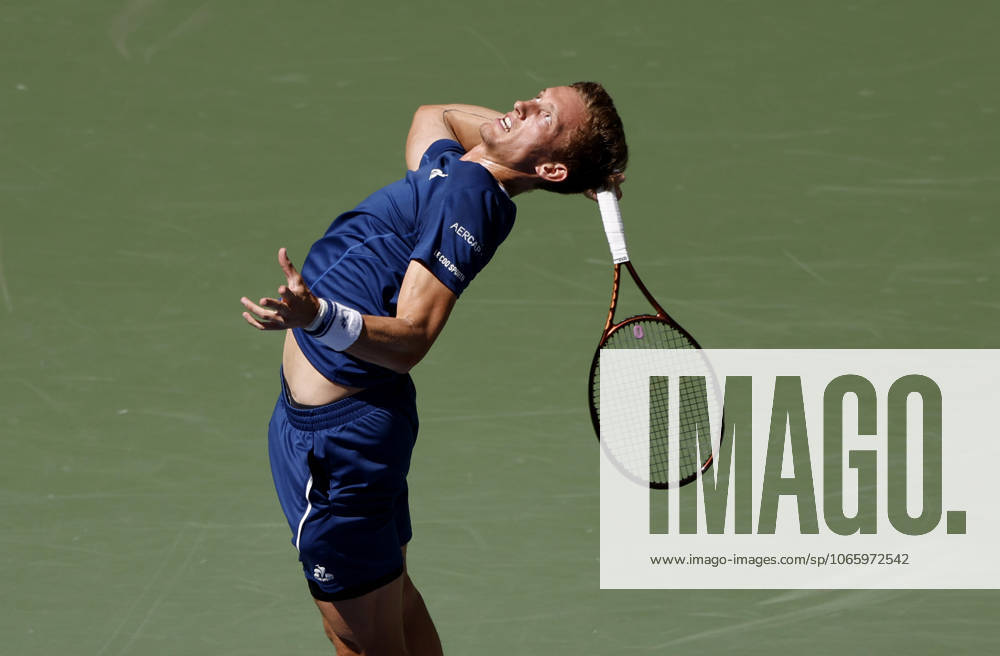 Jiri Lehecka Czechia serves to Carlos Alcaraz of Spain in the first set before losing in straight sets in their quarterfinal match in Arthur Ashe Stadium on day 10 at the 2025 US Open Tennis Championship at the USTA Billie Jean King National Tennis Center in New York City on Tuesday, September 2, 2025. NYP20250902120 JOHNxANGELILLO
