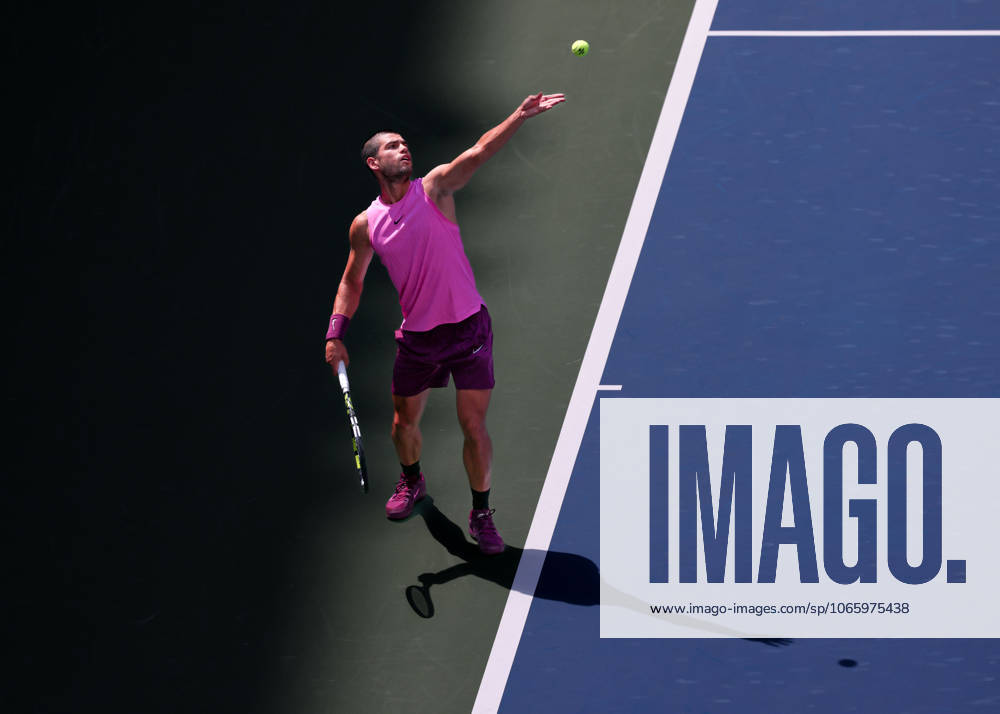 Carlos Alcaraz ESP , from above, US Open Championships 2023, USTA Billie Jean King National Tennis Center, Flushing Meadows, New York, USA