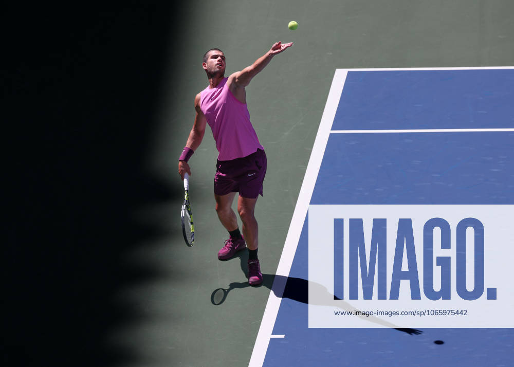 Carlos Alcaraz ESP , from above, US Open Championships 2023, USTA Billie Jean King National Tennis Center, Flushing Meadows, New York, USA