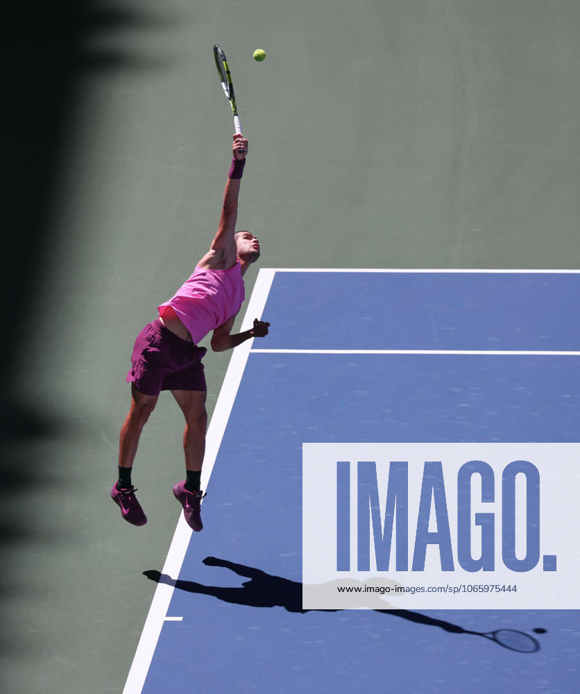 Carlos Alcaraz ESP , from above, US Open Championships 2023, USTA Billie Jean King National Tennis Center, Flushing Meadows, New York, USA