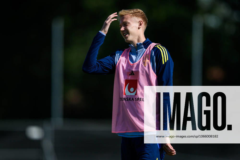 Hugo Larsson of the Swedish men s football national team at a training session on September 4, 2025 in Stockholm Photo Jesper Zerman BILDBYRAN kod JZ JZ0607 fotboll football soccer fotball vm kval kval fifa world cup qualifier qualifier träning practice training sverige sweden sverige a bbeng