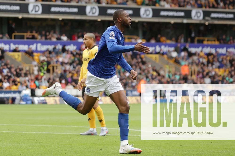 Beto of Everton celebrates scoring the first goal to make the score 0-1 Wolverhampton Wanderers v Everton, Premier League, Football, Molineux, Wolverhampton, UK - 30 Aug 2025Wolverhampton Molineux United Kingdom