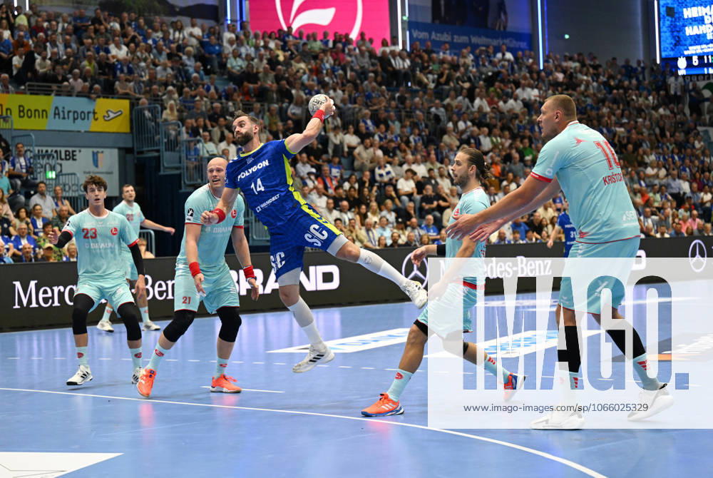 Teitur Einarsson VfL Gummersbach 14 at the circle by GER, VfL Gummersbach vs MT Melsungen, Handball, Daikin 1 Bundesliga, Matchday 2, Season 2025 2026, 04 09 2025 GER, VfL Gummersbach vs MT Melsungen, Handball, Daikin 1 Bundesliga, Matchday 2, Season 2025 2026, 04 09 2025 Gummersbach